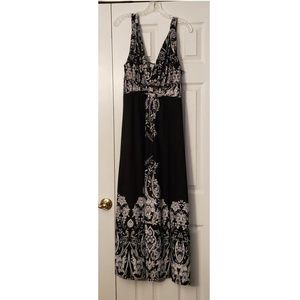 Black and White V-neck Maxi Dress